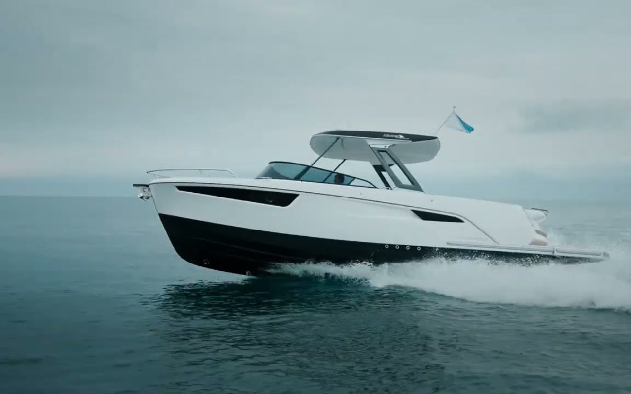 32 CABIN OUTBOARD