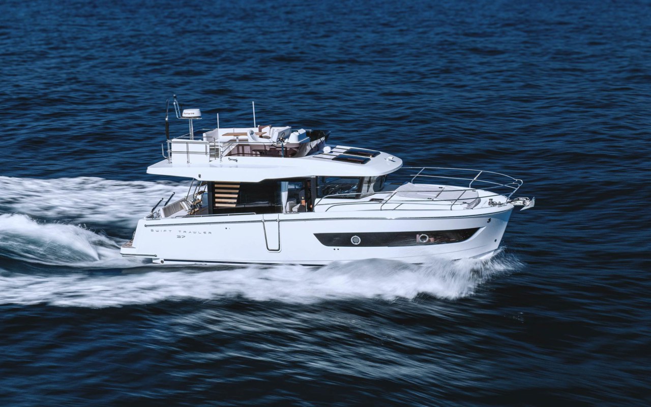 Swift Trawler 37 Fly
