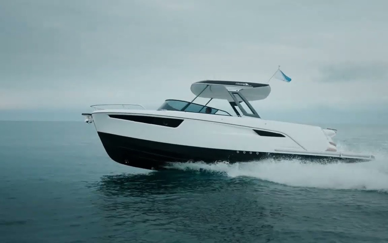 32 CABIN OUTBOARD